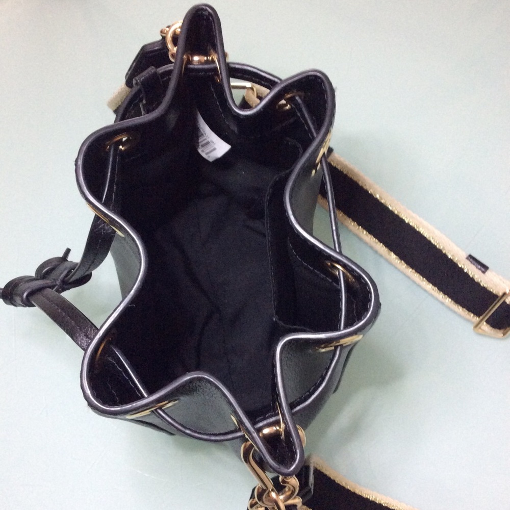 ✨ Authentic Marc Jacobs The Bucket Bag Logo Plaque Drawstring Woven Strap Black - Picture 11 of 16